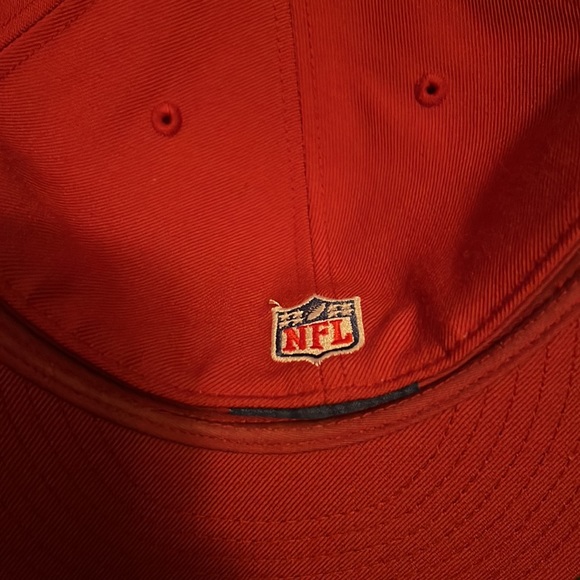 Reebok size 7 1/2 burgundy cap - Picture 2 of 4